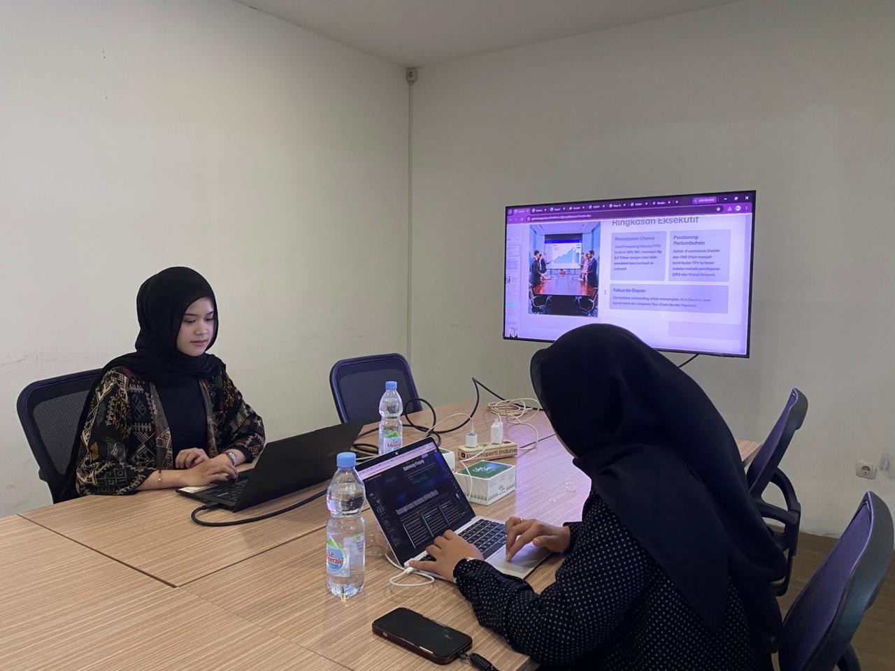 Training + Sertifikasi Generative Artificial Intelligence for Business Professionals (GenAIBIZ) PT Finnet Indonesia 